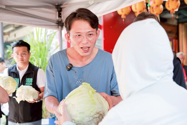 ▲民眾黨主席黃國昌參加「民眾加菜啦&ndash;三重場」活動。（圖／民眾黨提供）