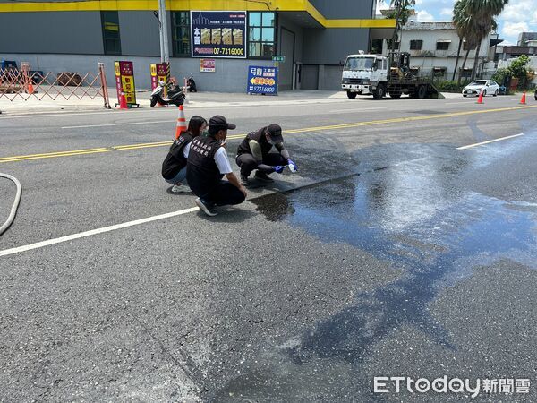 ▲▼屏東市建國路211號有貨車掉落物品，裡面的磷酸噴到路人。（圖／記者陳崑福翻攝）