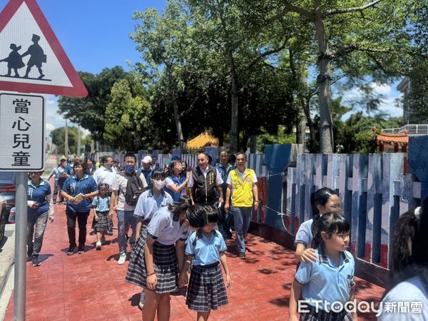 ▲斗南鎮公所完成針對文安、斗南、僑真國小及東明國中周邊的人行道、交通標線、接送區等設施全面改善工程。（圖／記者游瓊華翻攝）