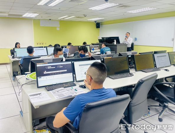 ▲雲林縣政府攜手國立雲林科技大學啟動地方減碳行動！雙方共同運作「雲林淨零轉型整合服務窗口」，舉辦「基礎淨零：碳管理導入」課程。（圖／記者游瓊華翻攝）