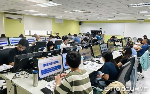 ▲雲林縣政府攜手國立雲林科技大學啟動地方減碳行動！雙方共同運作「雲林淨零轉型整合服務窗口」，舉辦「基礎淨零：碳管理導入」課程。（圖／記者游瓊華翻攝）