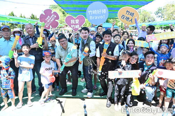 ▲▼     親水公園戲水區遮陽網、兒童遊戲區全新登場!    。（圖／竹崎鄉公所提供）