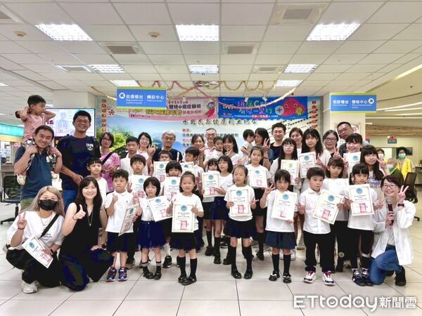 ▲▼    嘉義醫院攜手嘉義室內兒童合唱團傳遞愛與希望   。（圖／嘉義醫院提供）