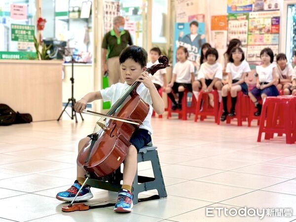 ▲▼    嘉義醫院攜手嘉義室內兒童合唱團傳遞愛與希望   。（圖／嘉義醫院提供）