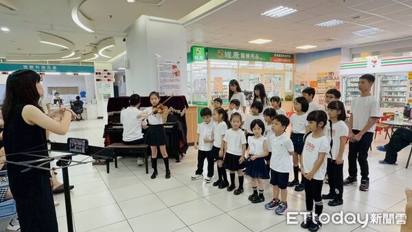 ▲▼    嘉義醫院攜手嘉義室內兒童合唱團傳遞愛與希望   。（圖／嘉義醫院提供）