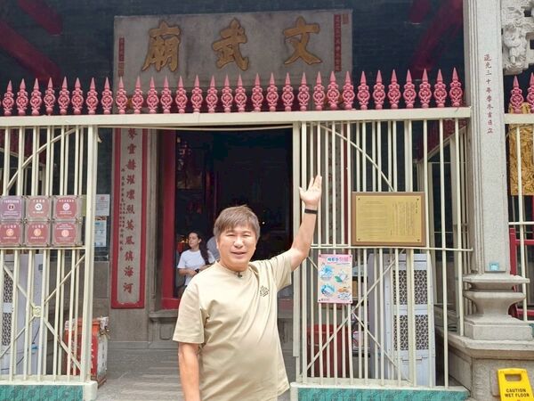 ▲胡瓜(右二)體驗香港麻將文化。（圖／下面一位）