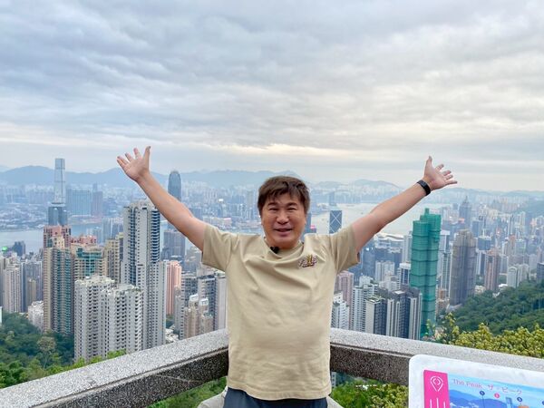 ▲胡瓜(右二)體驗香港麻將文化。（圖／下面一位）