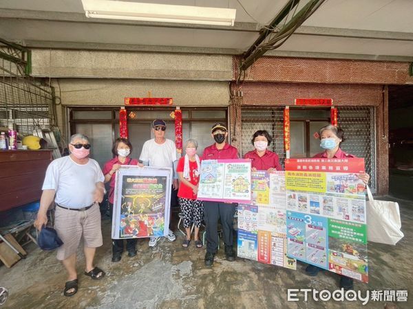 ▲南消麻豆分隊攜手婦女防火宣導隊走入社區協助住戶安裝住警器，守護弱勢家庭防火安全。（記者林東良翻攝，下同）
