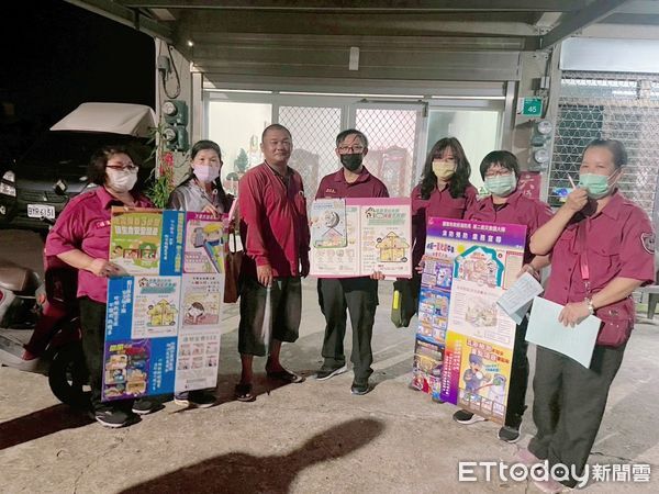 ▲南消麻豆分隊攜手婦女防火宣導隊走入社區協助住戶安裝住警器，守護弱勢家庭防火安全。（記者林東良翻攝，下同）