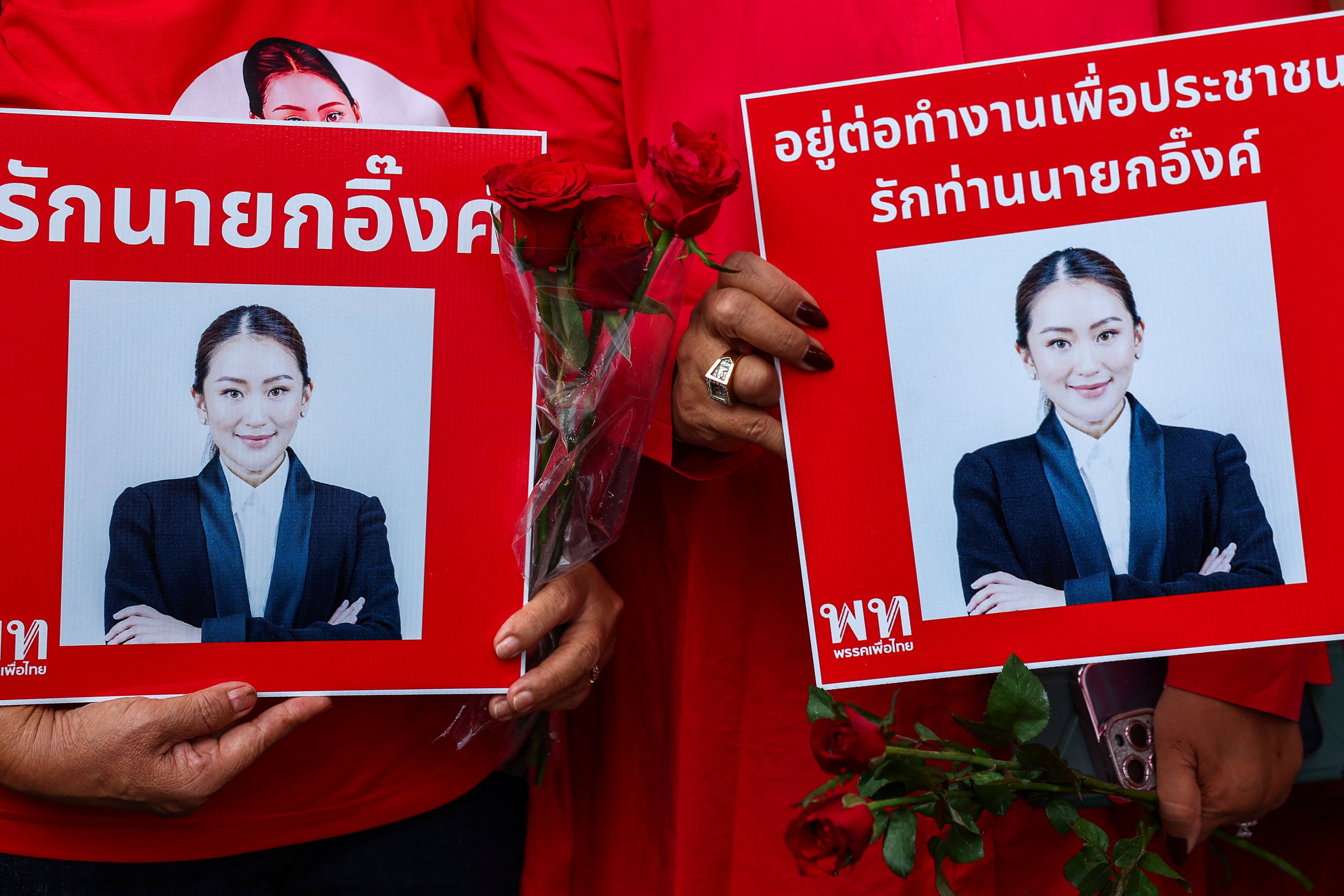 ▲▼泰國總理貝東塔和柬埔寨前總理洪森關於邊境爭議的錄音對話外流後引眾怒，上萬民眾28日集結在勝利紀念碑周圍，要求總理貝東塔下台。（圖／路透）