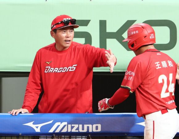 ▲▼ 葉君璋、王順和            。（圖／味全龍提供）