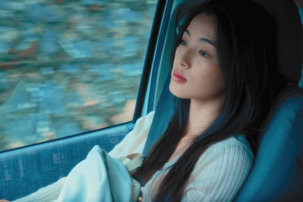 ▲《陰陽路》由越南知名歌手兼演員白公卿（Bach Cong Khanh）、「越南舒淇」范阮蘭詩（Lan Thy）主演。（圖／車庫提供）