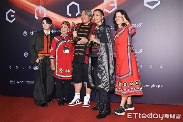 ▲▼第36屆金曲獎頒獎典禮最佳編曲人獎，戴曉君 Sauljaljui、吳蒙惠／Dipin Kari Tang 麵包 咖哩 刺蝟 (feat. 泰武古謠傳唱)《VAIVAIK 尋走》﹙演唱者：戴曉君 Sauljaljui、泰武古謠傳唱﹚。（圖／記者林敬旻攝）