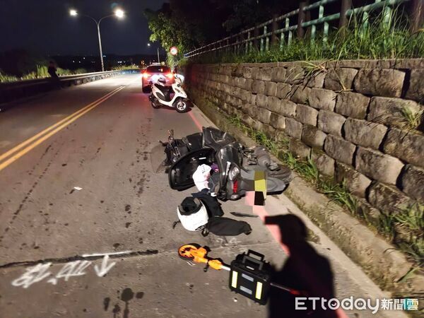 ▲鶯歌環河路機車自撞，51歲男騎士OHCA斷掌。（圖／記者陸運陞翻攝）