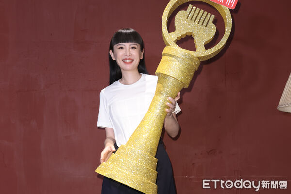 ▲金曲歌后魏如萱慶功。（圖／記者林敬旻攝）