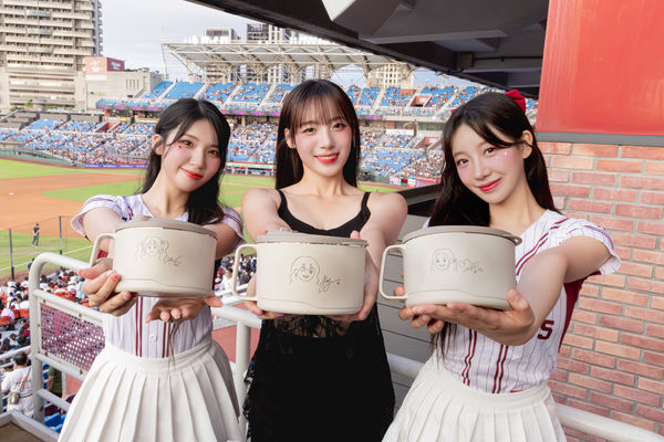 ▲▼三本柱（左起）廉世彬、河智媛、禹洙漢公布秘密計劃             。（圖／樂天桃猿提供）