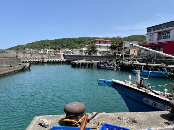 ▲龍洞漁港,阿義海鮮商店,龍洞岬步道之海蝕洞,龍洞岬步道。（圖／新北市漁業處提供）