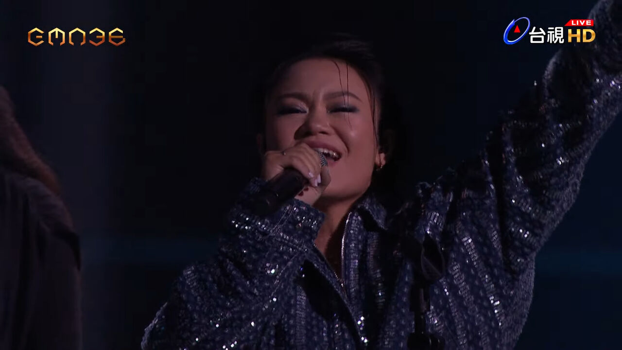 ▲表演一，Makav真愛與那瓦屋少女隊、漂流出口、貨櫃兄弟、卜耐。（圖／翻攝YouTube／GMA 金曲獎頒獎典禮暨國際音樂節 Golden Melody Awards & Festival）