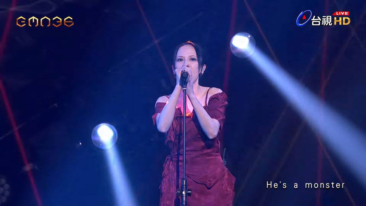 ▲表演二，楊乃文、告五人。（圖／翻攝YouTube／GMA 金曲獎頒獎典禮暨國際音樂節 Golden Melody Awards & Festival）