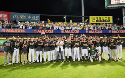 雄鷹5成勝率、第3名收官　洪總拍拍手盼季後賽：不是不可能