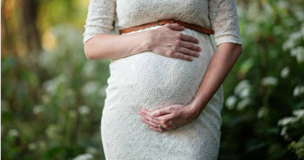 一名懷孕32周的李姓女子，因妊娠期間飲食不當、頻繁飲用奶茶導致妊娠高血壓，最終必須提前剖腹產。（示意圖／翻攝Pexels）