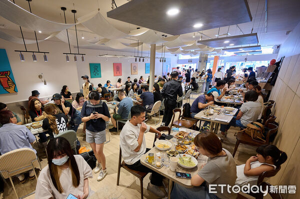 ▲台中餐飲市場新品牌亮相。（圖／記者游瓊華攝）