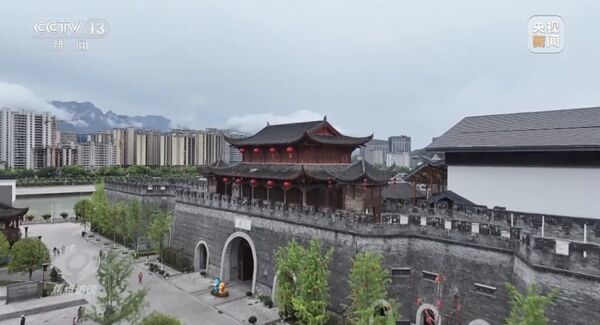 ▲▼張家界百億打造大庸古城！每年虧10億「只有停車場賺錢」。（圖／翻攝央視）