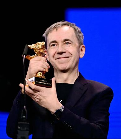 ▲豪格魯德拍攝「性愛夢三部曲」致敬波蘭大導演奇士勞斯基。（圖／海鵬影業提供）