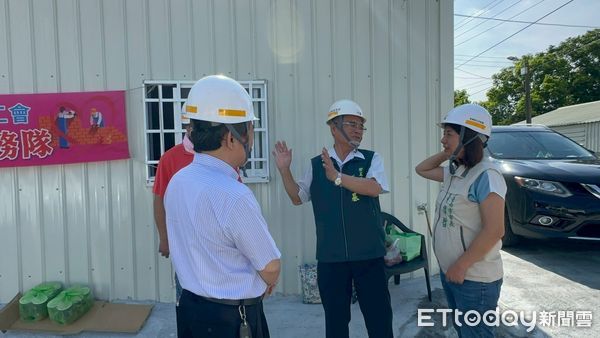 ▲做工行善團志工頂著烈陽趕赴台南四地修繕案家，持續為弱勢家庭築起溫暖的家。（記者林東良翻攝，下同）