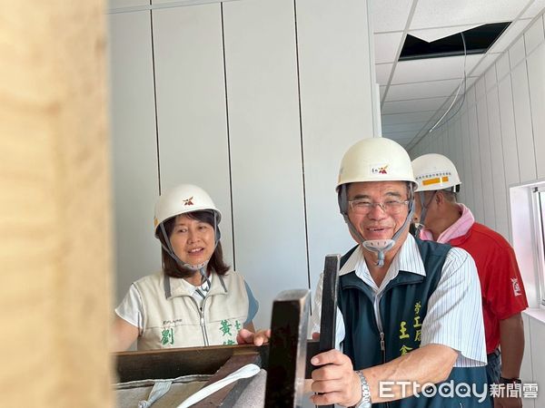 ▲做工行善團志工頂著烈陽趕赴台南四地修繕案家，持續為弱勢家庭築起溫暖的家。（記者林東良翻攝，下同）