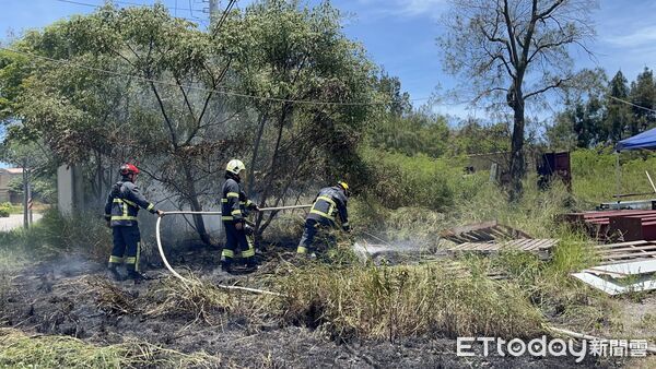 ▲▼             金門一處餐廳附近發生火警，勇消16分鐘內撲滅火勢。（圖／記者林名揚翻攝，下同）