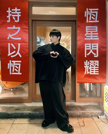 ▲▼陳以恆勇奪台語歌王寶座。（圖／持之音提供）