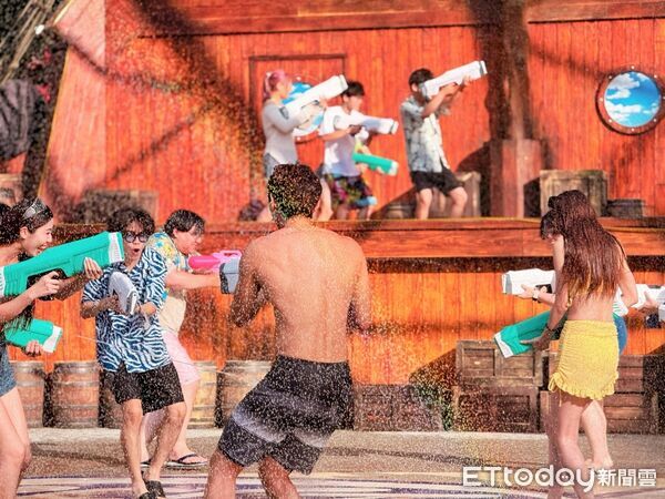 ▲九族文化村於暑假推出人人有獎、周周抽千萬好禮，清涼嘉年華與水戰場全新登場。（圖／九族文化村提供）