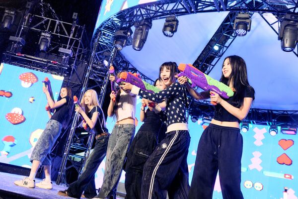 ▲▼幻藍小熊和粉絲大玩水槍大戰。（圖／天空娛樂提供）