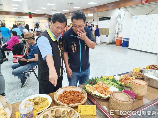 ▲新住民姐妹穿上傳統服飾端出各國特色料理，展現多元文化交融的風採。（記者林東良翻攝，下同）