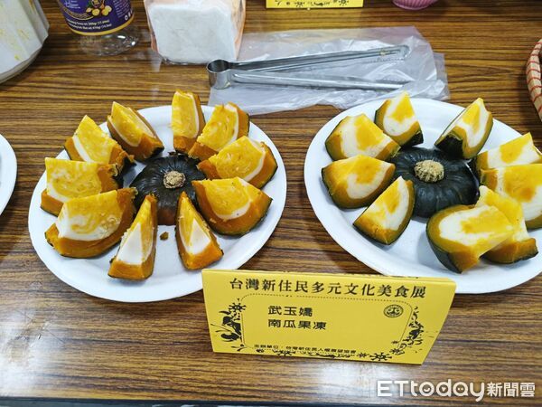 ▲新住民姐妹穿上傳統服飾端出各國特色料理，展現多元文化交融的風採。（記者林東良翻攝，下同）