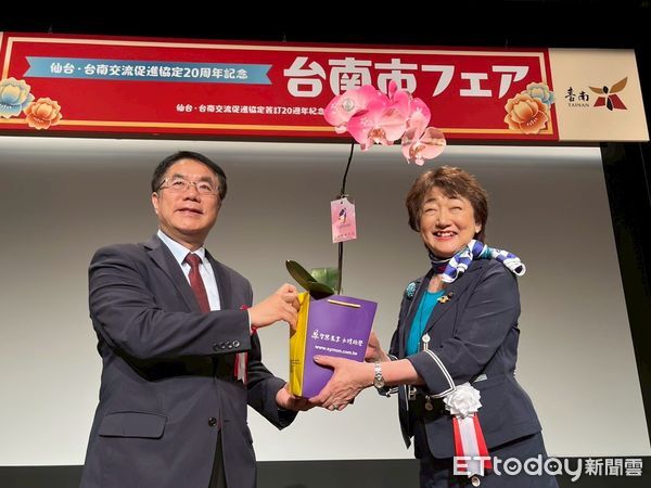 ▲台南市長黃偉哲與仙台市長郡和子聯袂出席締盟20週年紀念儀式，現場氣氛溫馨感人。（記者林東良翻攝，下同）