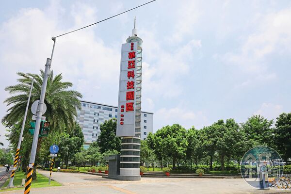 華亞園區開發案驚傳業者廖氏父子丟包500萬元在鄭文燦官邸，是否涉及行賄，正由法院審理中。