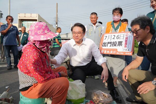 ▲▼民進黨秘書長林右昌昨（29日）赴雲林口湖，參與罷免立委丁學忠（拔丁行動）活動。（圖／民進黨提供）