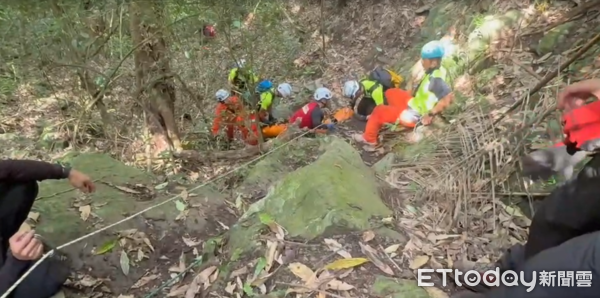 ▲▼             7人到新竹縣五峰鄉上坪溪進行泛舟活動，其中1人被捲入暗流身亡。（圖／記者楊永盛翻攝，下同）