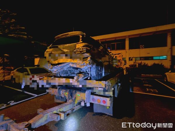 ▲國道1號南向麻豆路段29日晚間發生8車連環追撞事故，造成6人輕傷送醫。（記者林東良翻攝，下同）