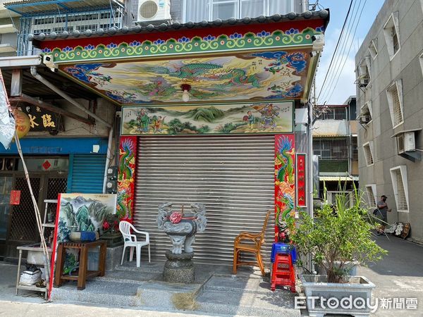 ▲▼高雄神壇遭砸。（圖／記者許宥孺翻攝）