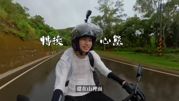 ▲▼Andy機車環島出狀況，一路上熱心人打氣他哽咽淚崩。（圖／翻攝自YouTube）