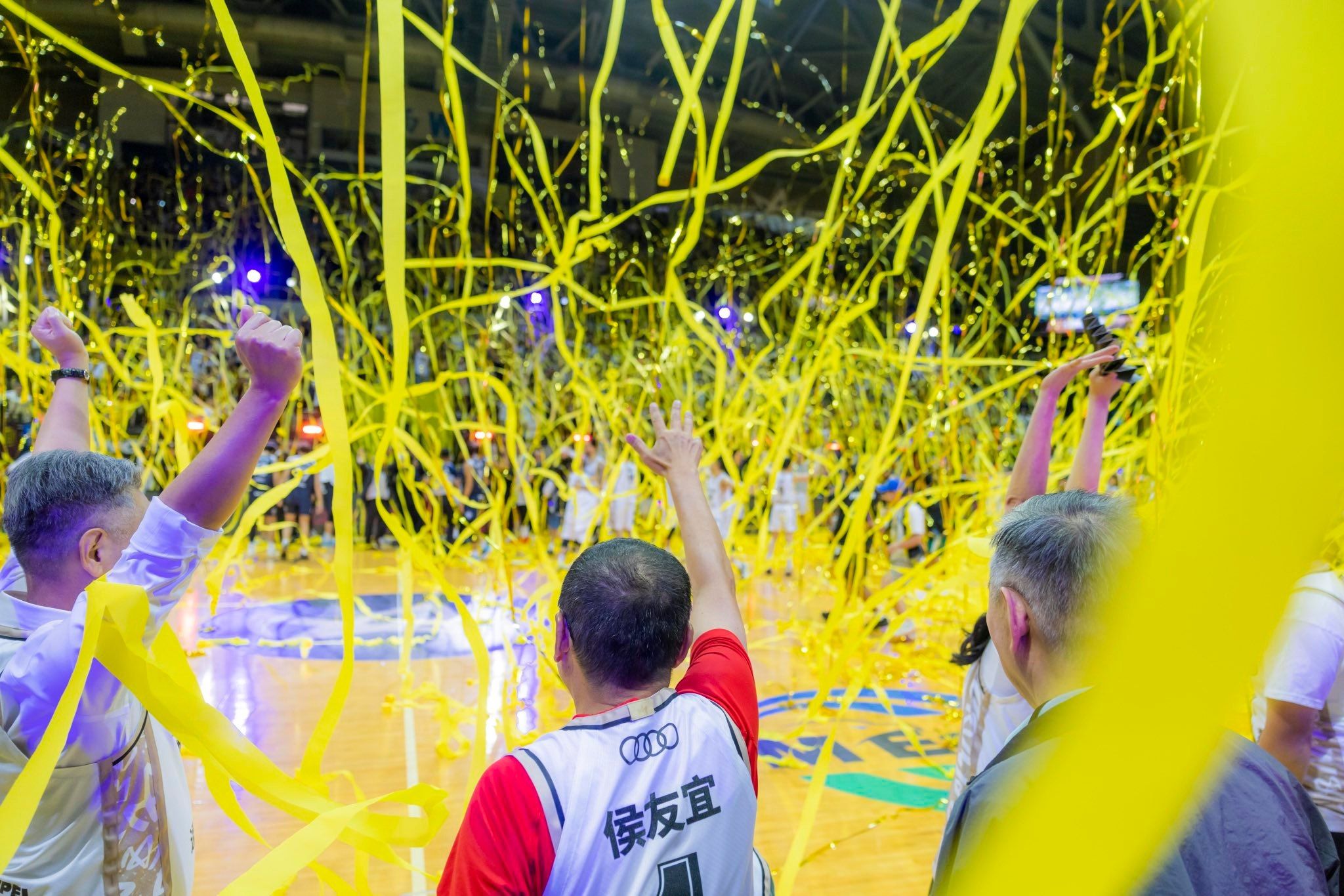 ▲新北市長侯友宜歡慶新北國王奪冠。（圖／翻攝自Facebook／侯友宜）