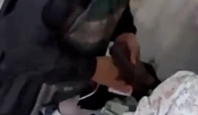 陸大媽「鬼手換錢」全都錄　不買了！用皮夾做掩護假鈔秒換真鈔