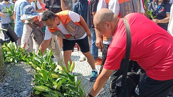 ▲彰化喬友大樓殉職消防員陳志帆紀念碑今滿4年舉行揭幕儀式。（圖／記者唐詠絮攝）