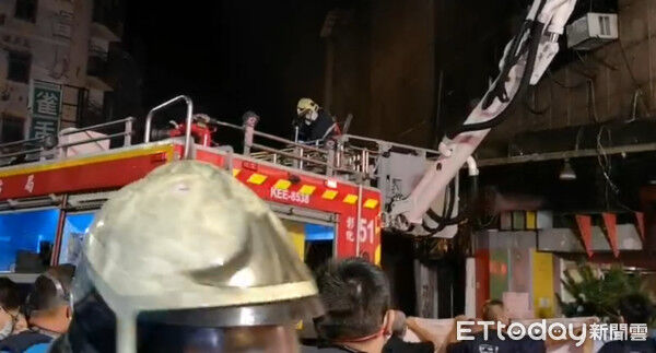 ▲彰化喬友大樓殉職消防員陳志帆紀念碑今滿4年舉行揭幕儀式。（圖／記者唐詠絮攝）