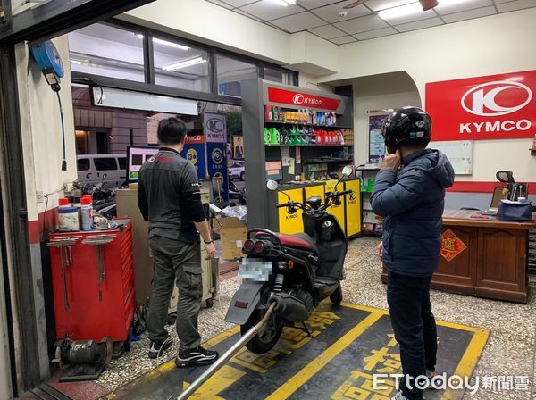 ▲▼台中市政府鼓勵業者積極配合改善空品，表揚20家機車檢驗站。（圖／台中市政府提供，下同）