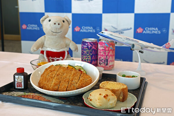 ▲▼中華航空機上餐今年第3季在美國、日本與「許氏花旗參」及「矢場とん」等名店合作。（圖／中華航空）