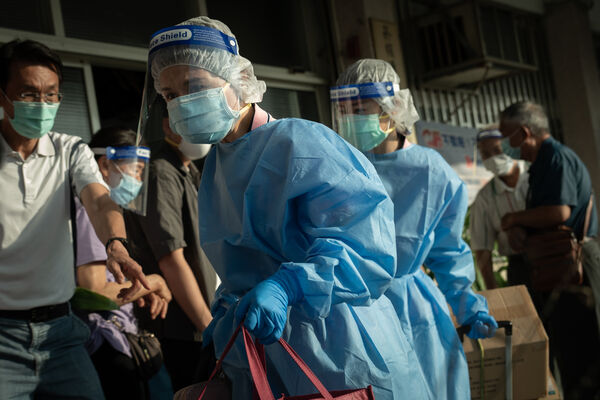 ▲《我們與惡的距離 II》7、8集進入疫情時代，深刻刻畫了當時的無奈。（圖／CATCHPLAY+ 提供）